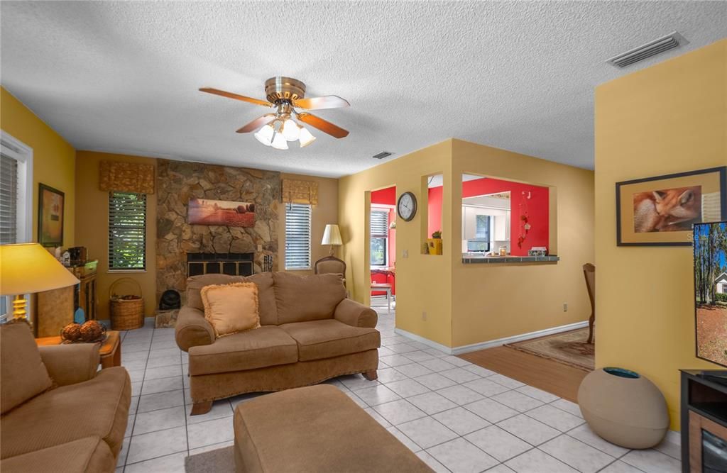 待售: $315,000 (3 贝兹, 2 浴室, 1700 平方英尺)