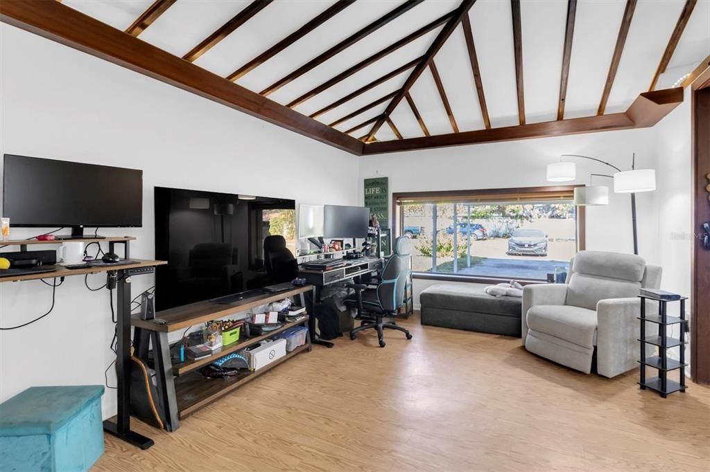 For Sale: $415,000 (3 beds, 2 baths, 1744 Square Feet)