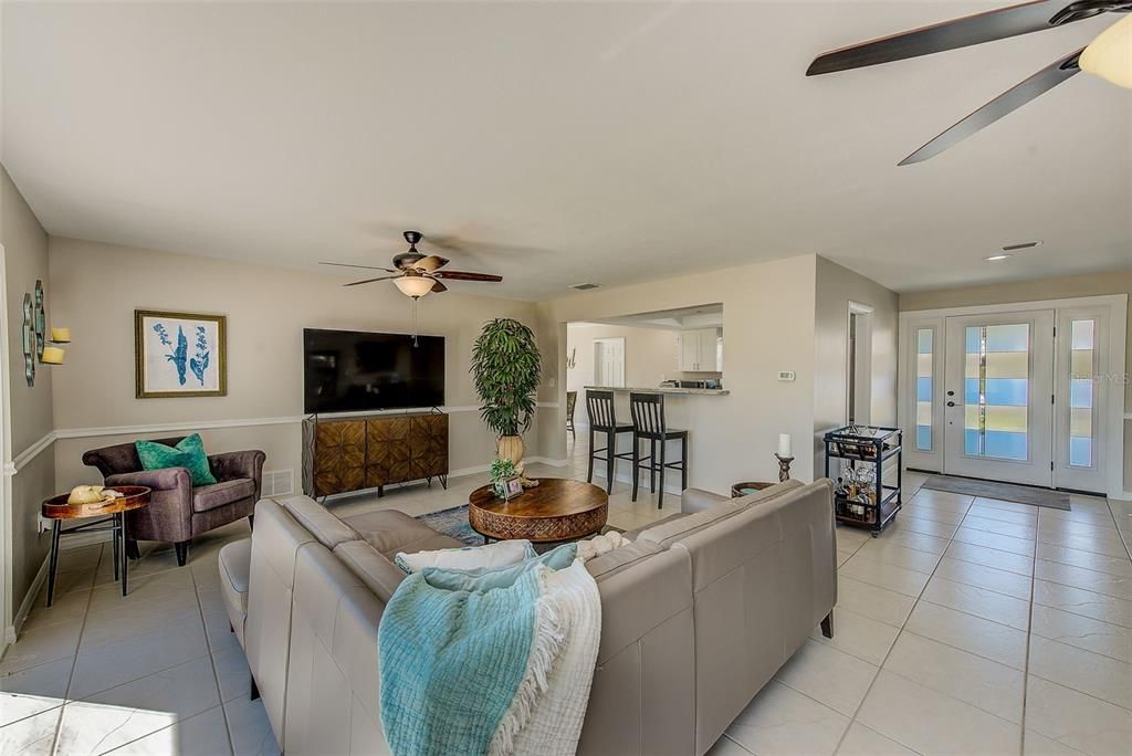 En Venta: $574,900 (3 camas, 2 baños, 1600 Pies cuadrados)