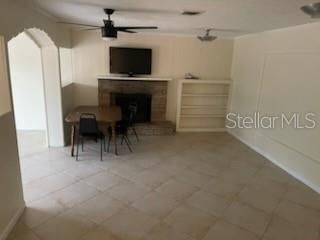 合同活跃: $356,000 (3 贝兹, 2 浴室, 1682 平方英尺)