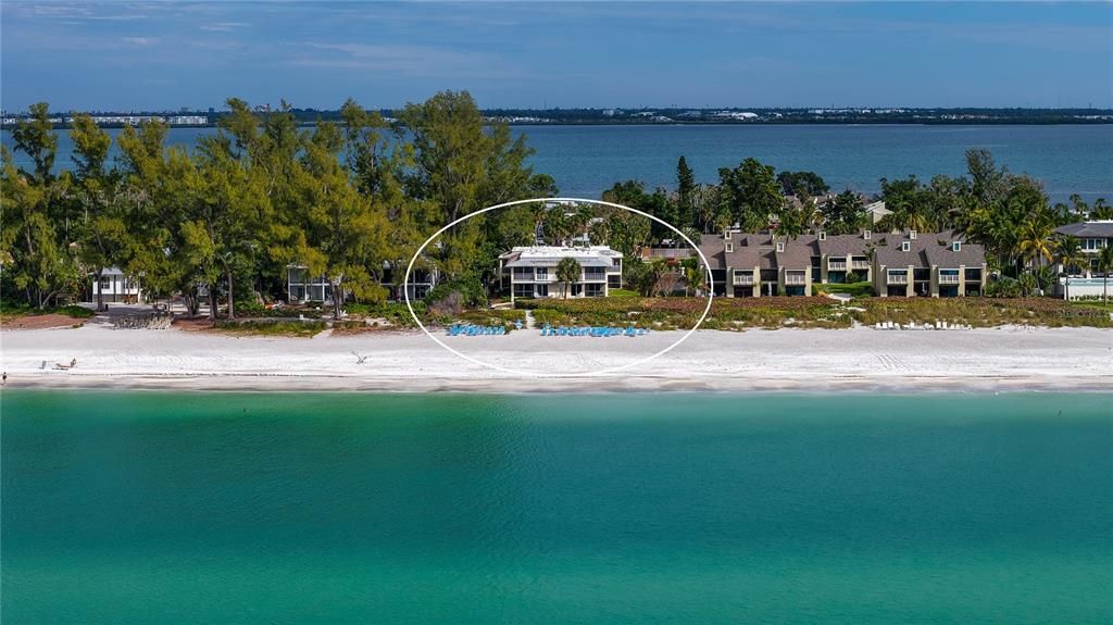 Под контрактом: $995,000 (2 спален, 2 ванн, 1028 Квадратных фут)