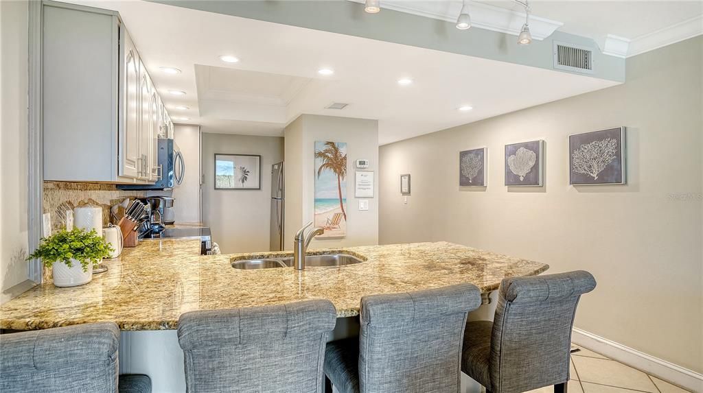 For Sale: $995,000 (2 beds, 2 baths, 1028 Square Feet)