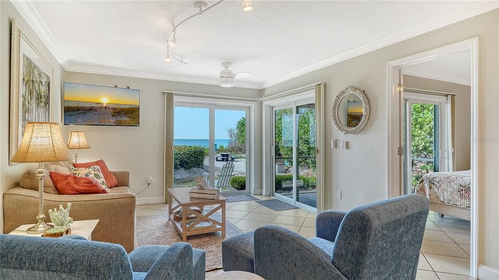 For Sale: $995,000 (2 beds, 2 baths, 1028 Square Feet)