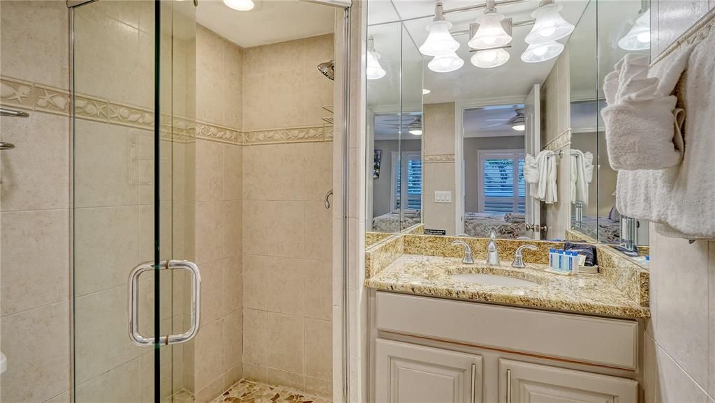 For Sale: $995,000 (2 beds, 2 baths, 1028 Square Feet)