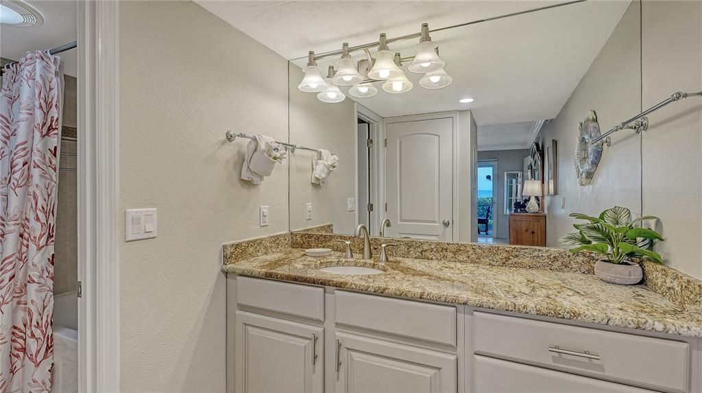 For Sale: $995,000 (2 beds, 2 baths, 1028 Square Feet)