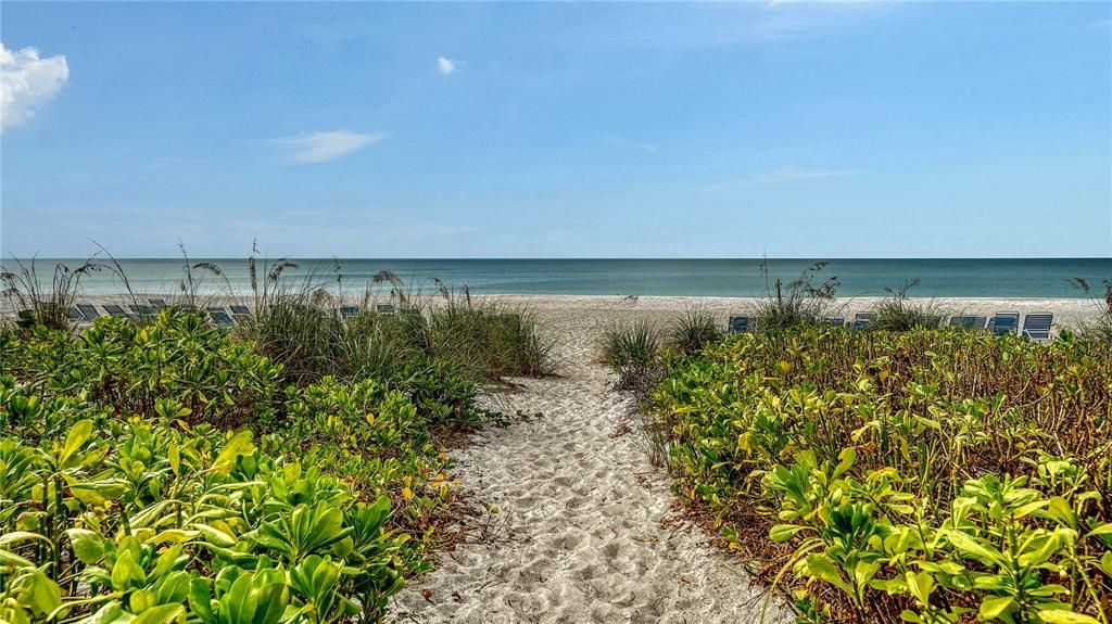 For Sale: $995,000 (2 beds, 2 baths, 1028 Square Feet)