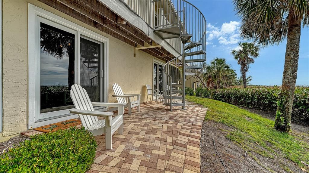 For Sale: $995,000 (2 beds, 2 baths, 1028 Square Feet)