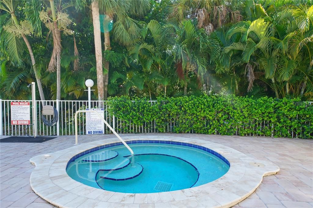 Под контрактом: $995,000 (2 спален, 2 ванн, 1028 Квадратных фут)