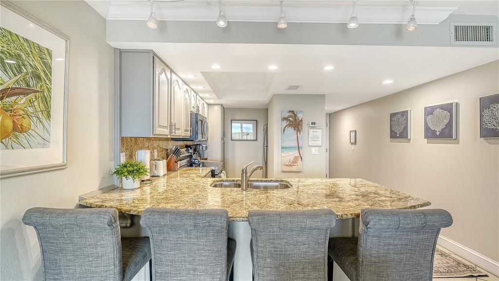 For Sale: $995,000 (2 beds, 2 baths, 1028 Square Feet)