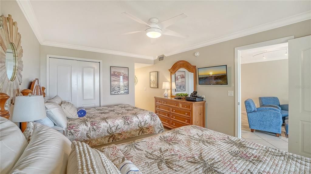 For Sale: $995,000 (2 beds, 2 baths, 1028 Square Feet)