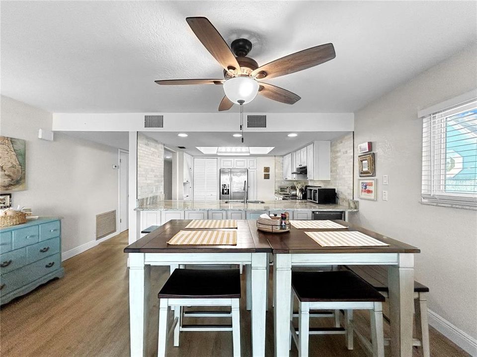 待售: $669,000 (2 贝兹, 2 浴室, 1090 平方英尺)