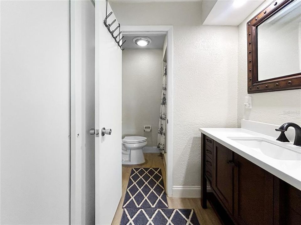 待售: $669,000 (2 贝兹, 2 浴室, 1090 平方英尺)