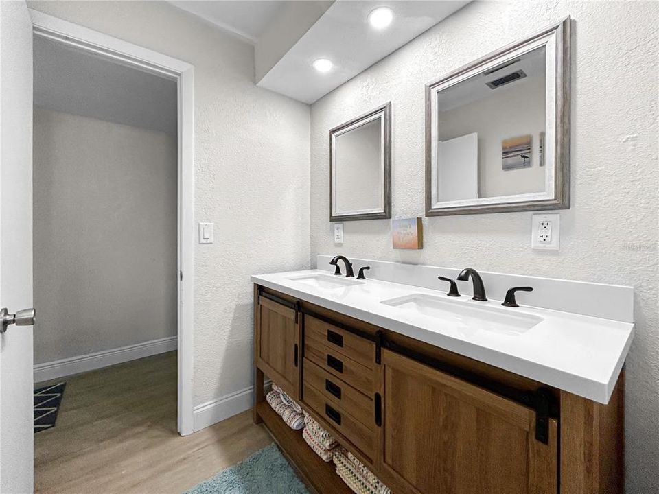 待售: $669,000 (2 贝兹, 2 浴室, 1090 平方英尺)