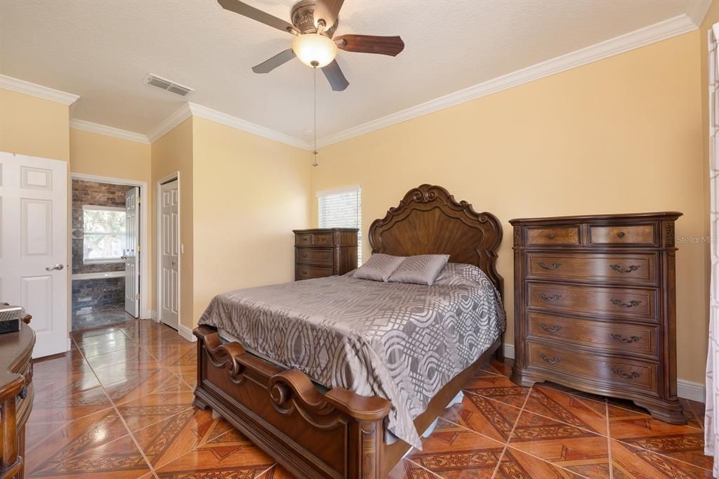 For Sale: $375,000 (3 beds, 2 baths, 2011 Square Feet)