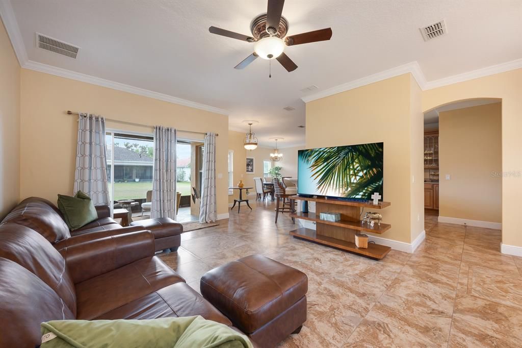 For Sale: $375,000 (3 beds, 2 baths, 2011 Square Feet)