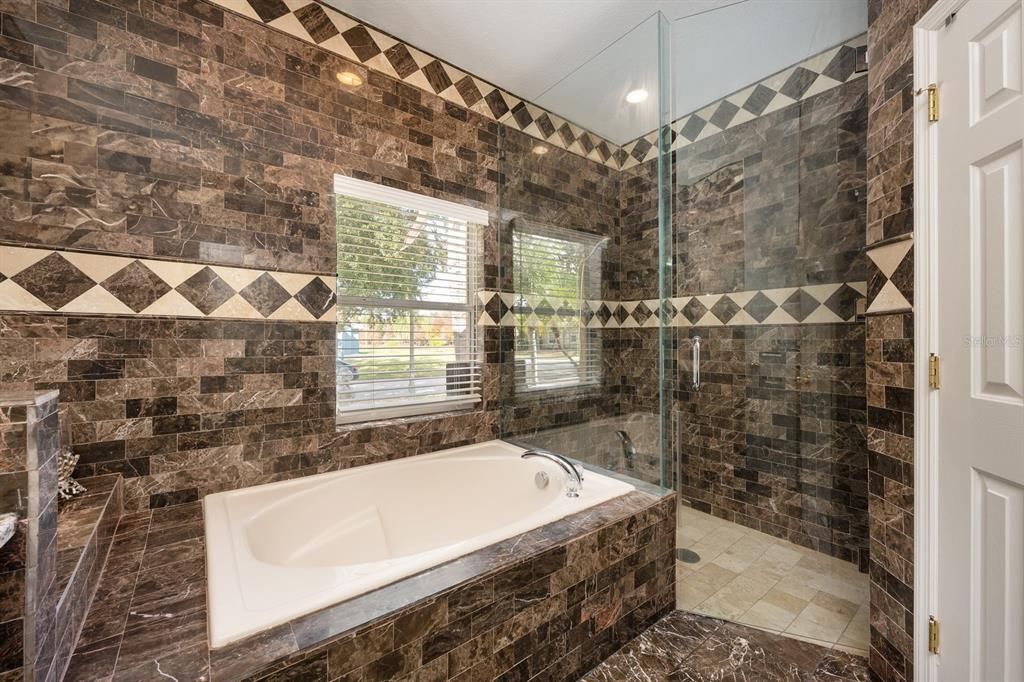 For Sale: $375,000 (3 beds, 2 baths, 2011 Square Feet)