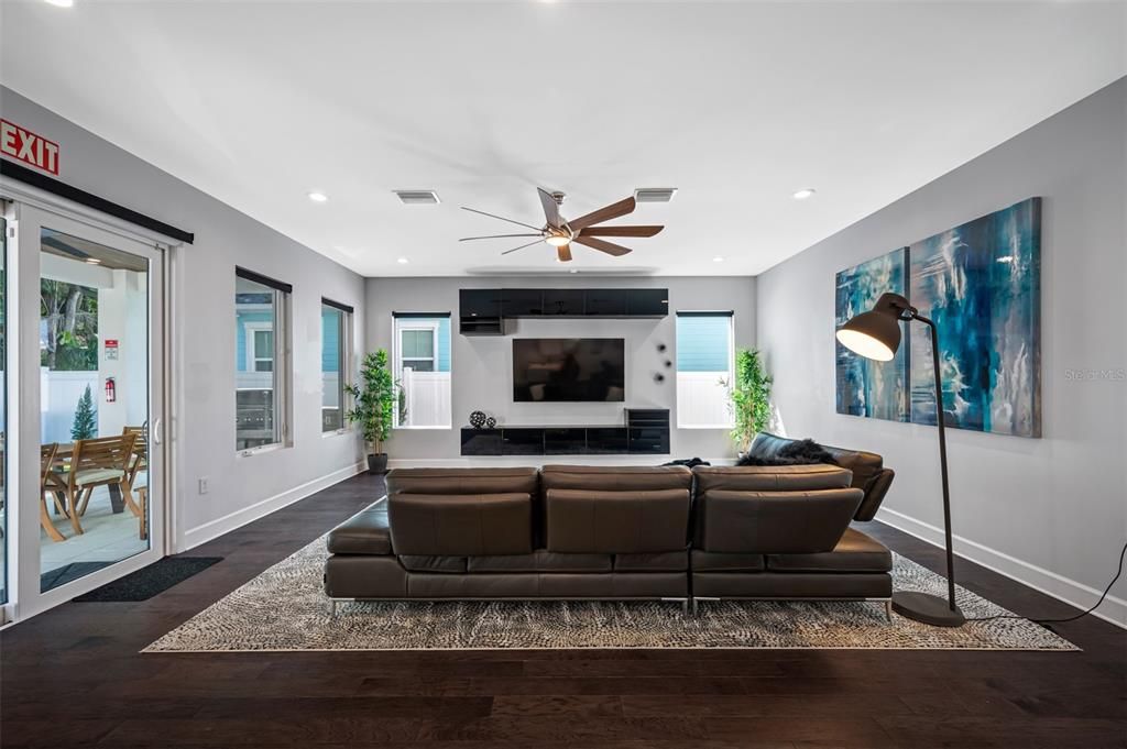 For Rent: $12,000 (4 beds, 3 baths, 3277 Square Feet)