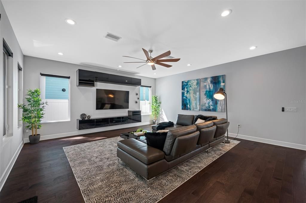 For Rent: $12,000 (4 beds, 3 baths, 3277 Square Feet)