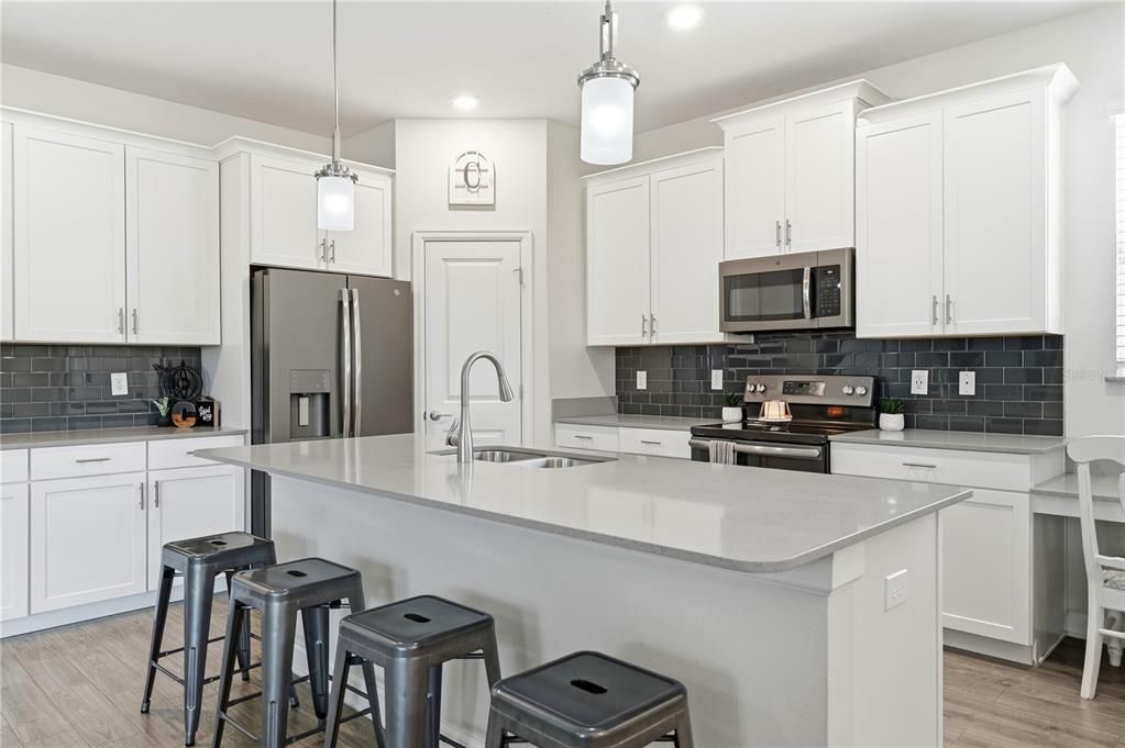 Active With Contract: $515,000 (5 beds, 3 baths, 2638 Square Feet)