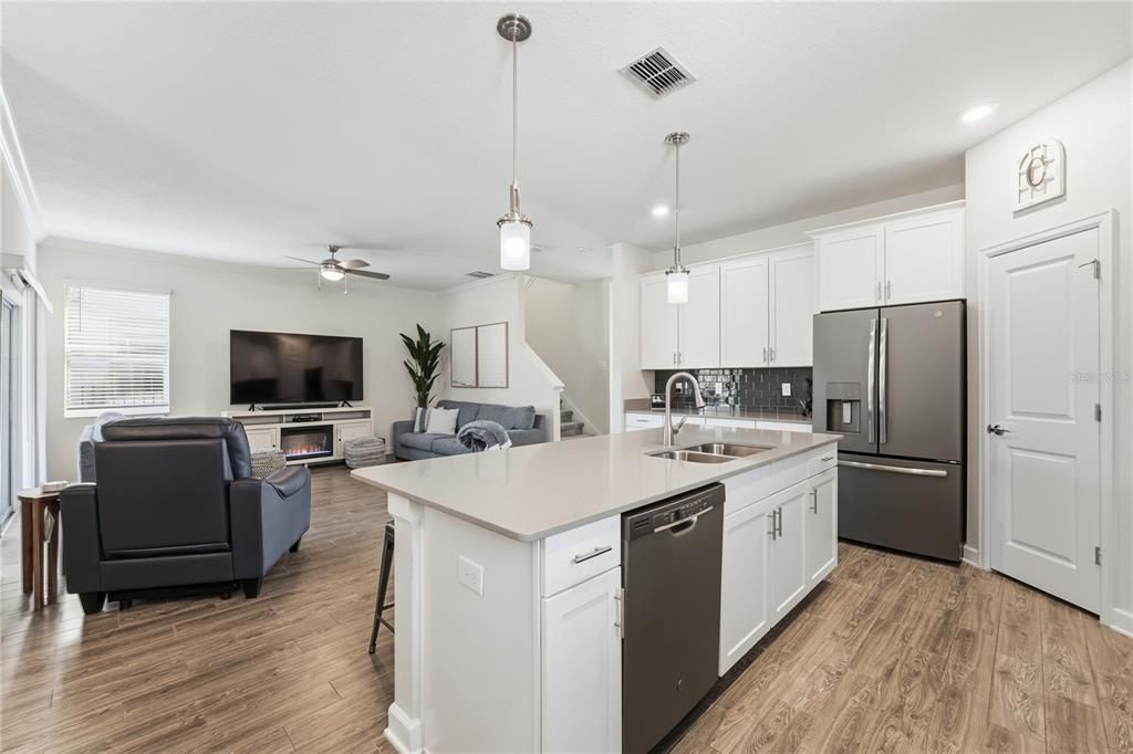 Active With Contract: $515,000 (5 beds, 3 baths, 2638 Square Feet)