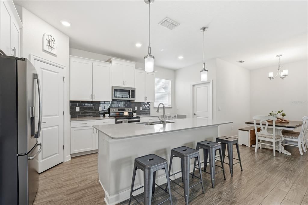 Active With Contract: $515,000 (5 beds, 3 baths, 2638 Square Feet)