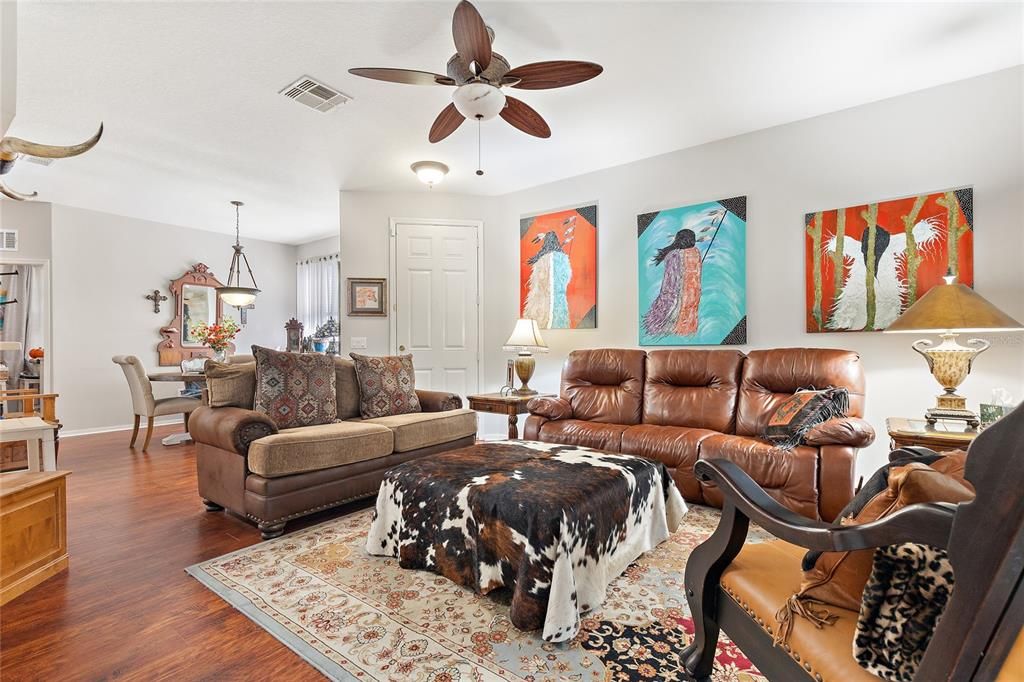 Active With Contract: $329,900 (3 beds, 2 baths, 1462 Square Feet)