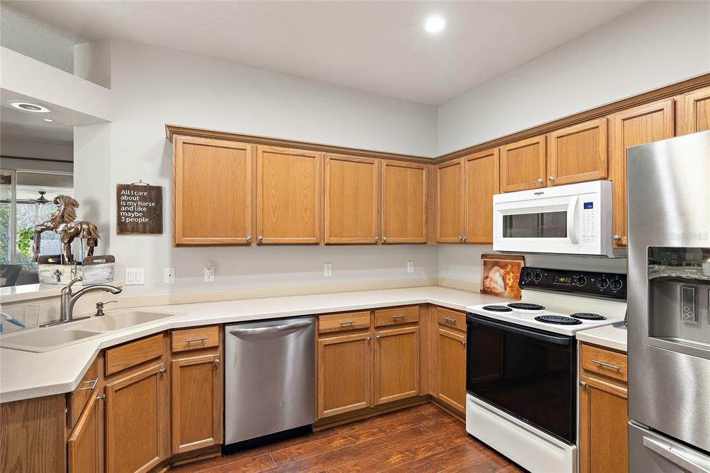 Active With Contract: $329,900 (3 beds, 2 baths, 1462 Square Feet)