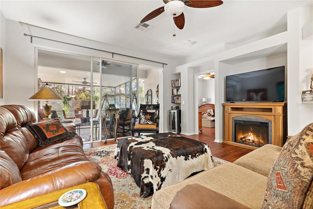 Active With Contract: $329,900 (3 beds, 2 baths, 1462 Square Feet)