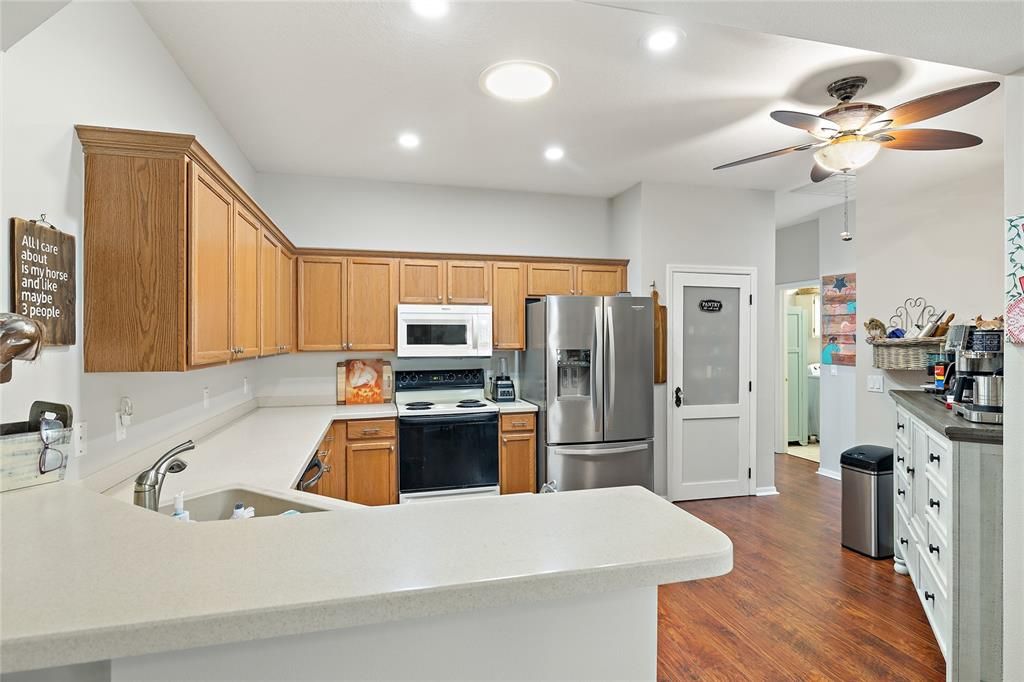 Active With Contract: $329,900 (3 beds, 2 baths, 1462 Square Feet)