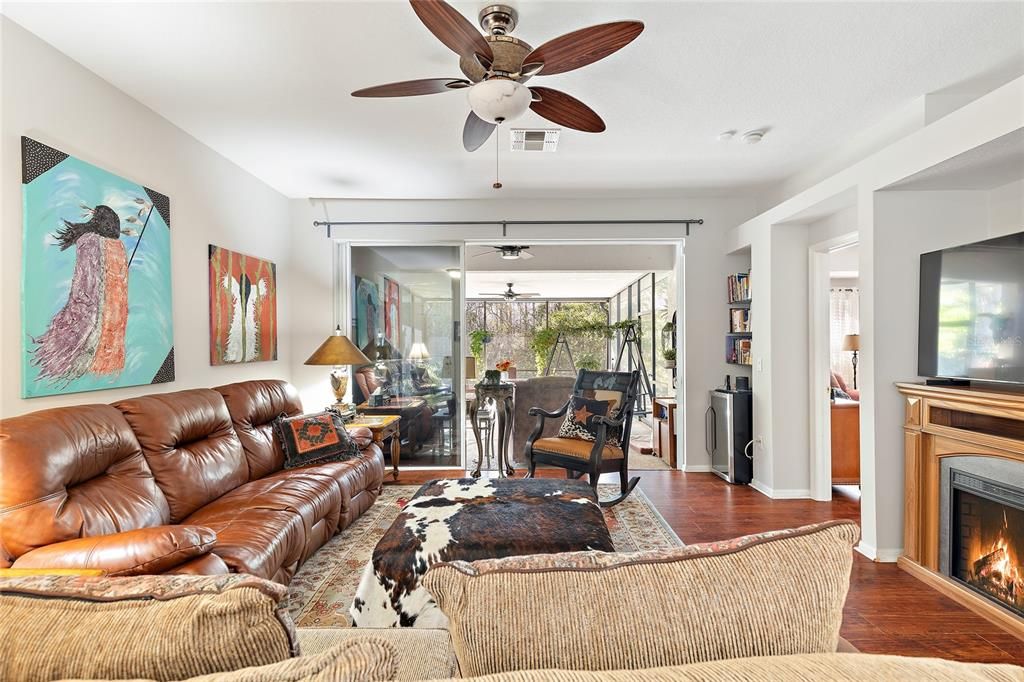 Active With Contract: $329,900 (3 beds, 2 baths, 1462 Square Feet)