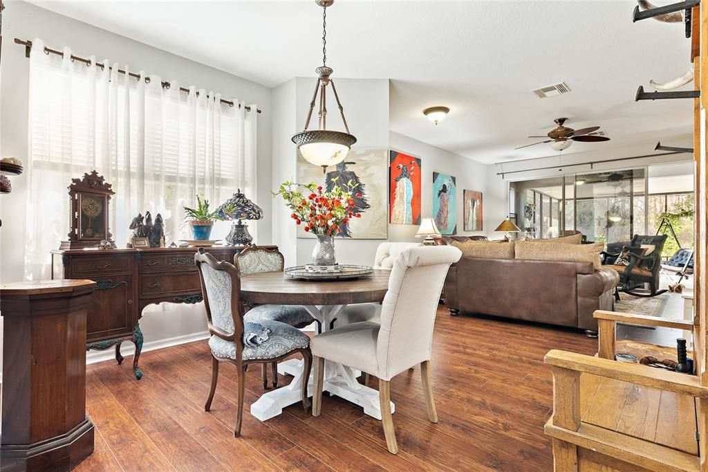 Active With Contract: $329,900 (3 beds, 2 baths, 1462 Square Feet)