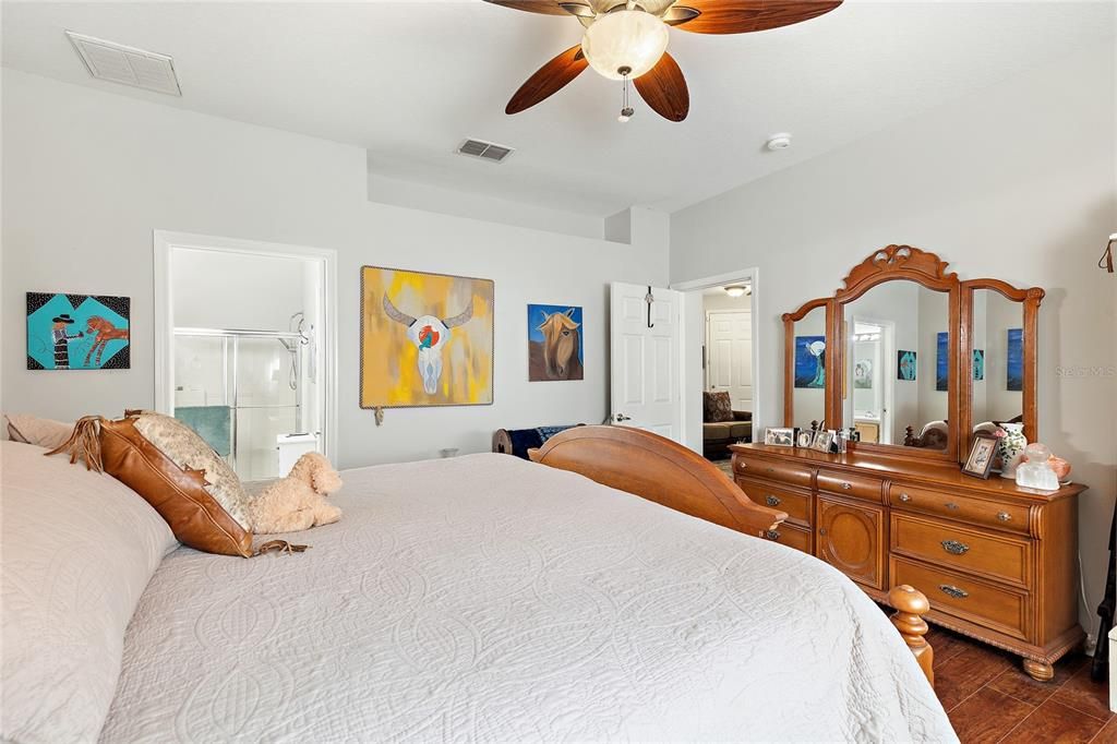 Active With Contract: $329,900 (3 beds, 2 baths, 1462 Square Feet)