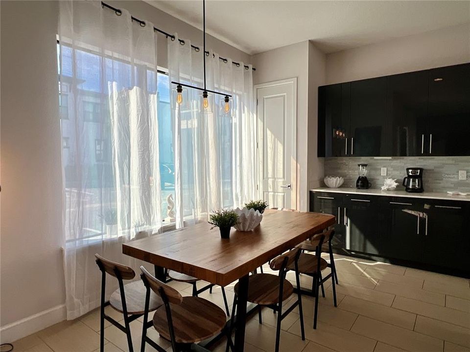 待售: $435,000 (4 贝兹, 3 浴室, 2205 平方英尺)