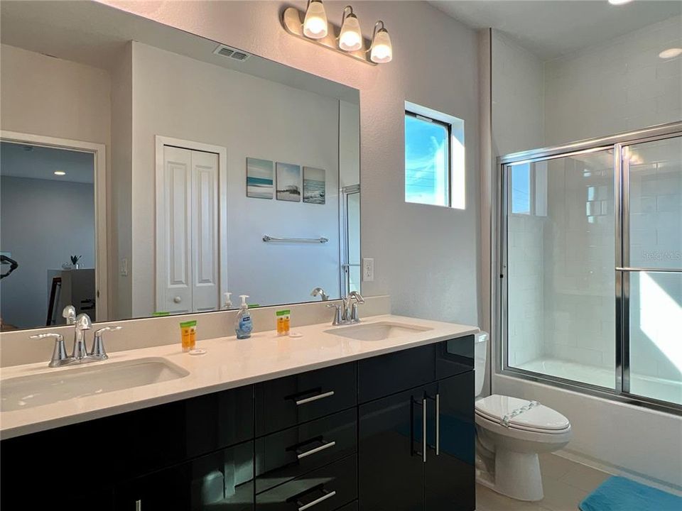 待售: $435,000 (4 贝兹, 3 浴室, 2205 平方英尺)