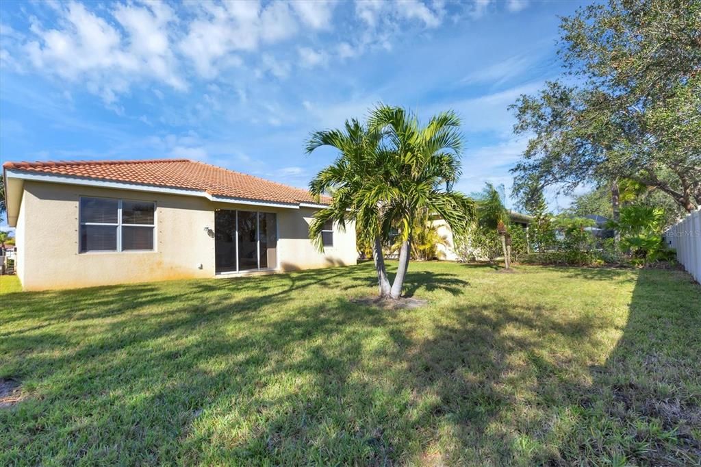 For Rent: $2,500 (4 beds, 2 baths, 1551 Square Feet)