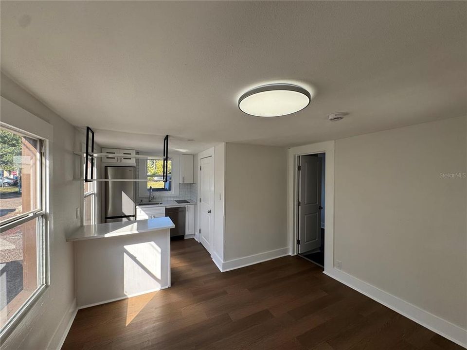 出租: $1,650 (1 贝兹, 1 浴室, 350 平方英尺)