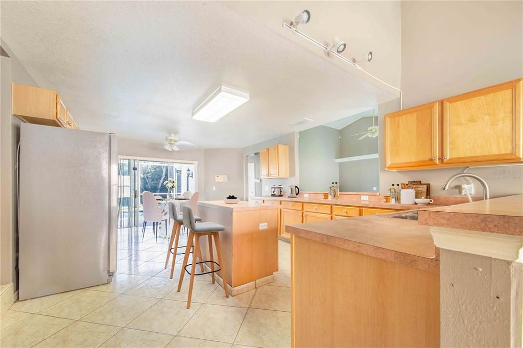 На продажу: $549,000 (5 спален, 4 ванн, 2634 Квадратных фут)