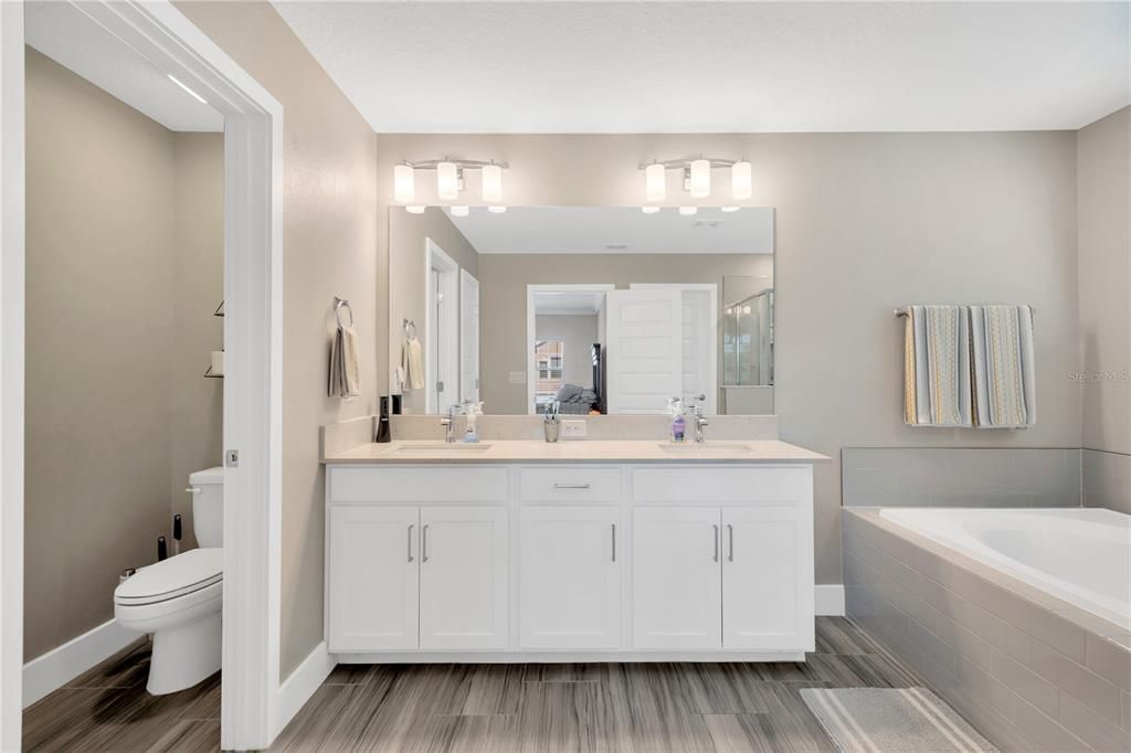 En Venta: $510,000 (4 camas, 2 baños, 2334 Pies cuadrados)