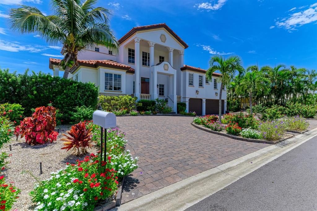 For Sale: $3,995,000 (5 beds, 5 baths, 4281 Square Feet)