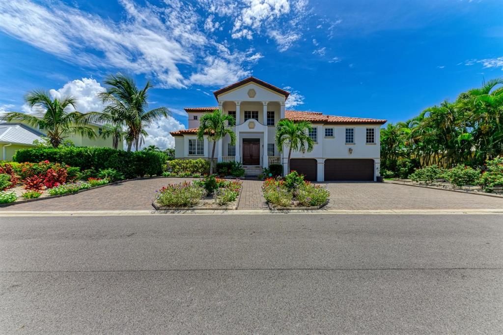 For Sale: $3,995,000 (5 beds, 5 baths, 4281 Square Feet)