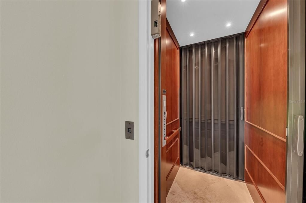 For Sale: $3,995,000 (5 beds, 5 baths, 4281 Square Feet)