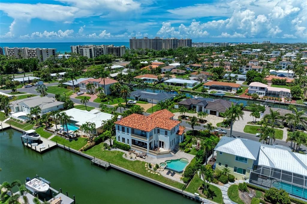 For Sale: $3,995,000 (5 beds, 5 baths, 4281 Square Feet)