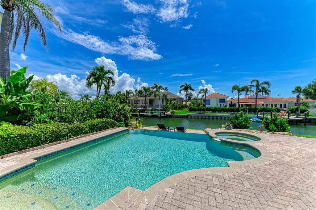 For Sale: $3,995,000 (5 beds, 5 baths, 4281 Square Feet)