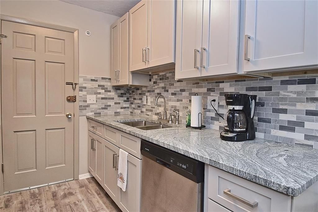 En Venta: $349,900 (2 camas, 2 baños, 910 Pies cuadrados)