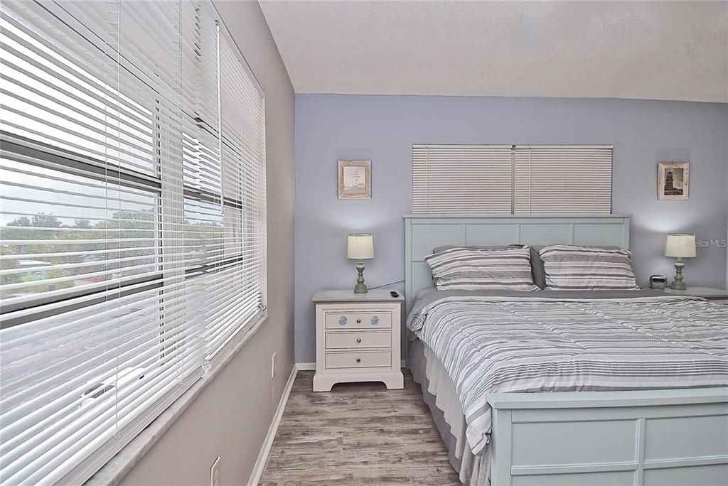 En Venta: $349,900 (2 camas, 2 baños, 910 Pies cuadrados)