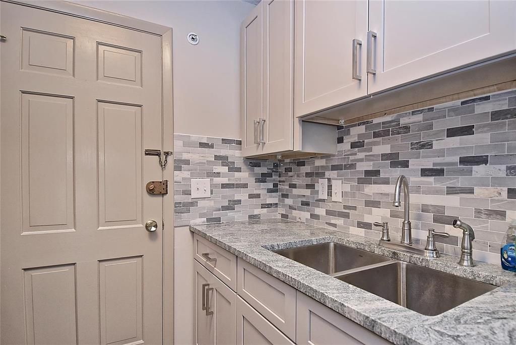 En Venta: $349,900 (2 camas, 2 baños, 910 Pies cuadrados)