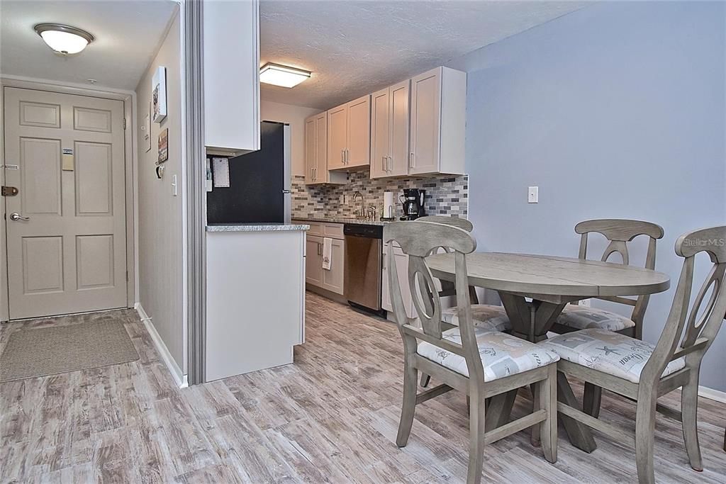 En Venta: $349,900 (2 camas, 2 baños, 910 Pies cuadrados)