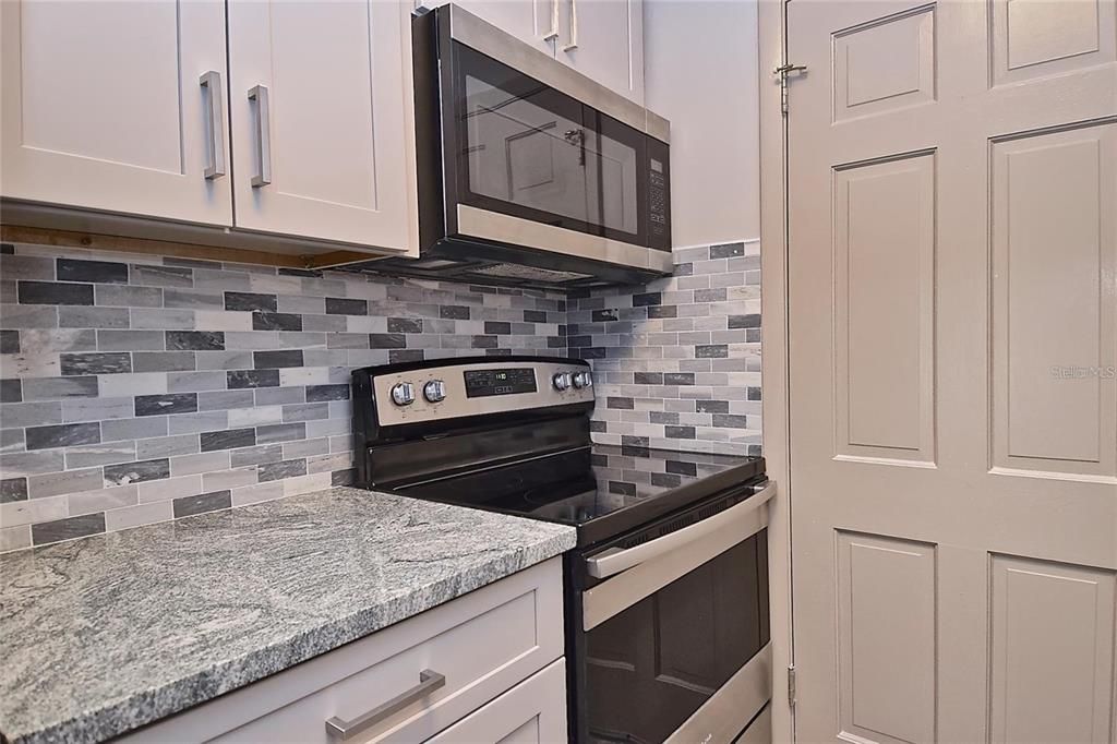 En Venta: $349,900 (2 camas, 2 baños, 910 Pies cuadrados)