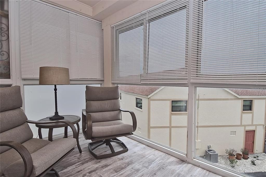 En Venta: $349,900 (2 camas, 2 baños, 910 Pies cuadrados)