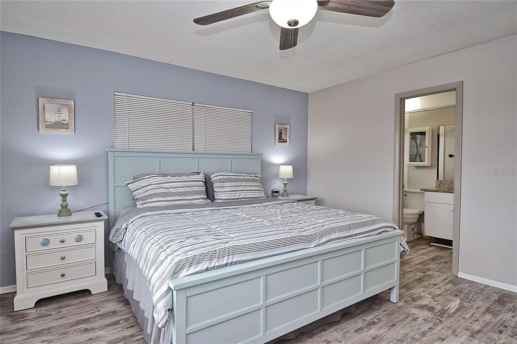 En Venta: $349,900 (2 camas, 2 baños, 910 Pies cuadrados)